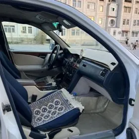 Mercedes-Benz 230E 1997