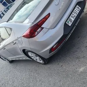 Hyundai Elantra 2020