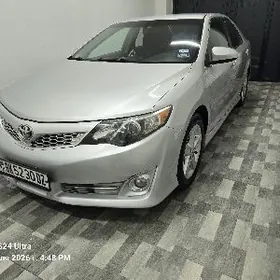 Toyota Camry 2014