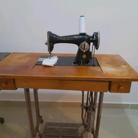 Швейная машинка