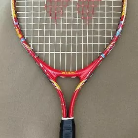 Теннисная ракетка