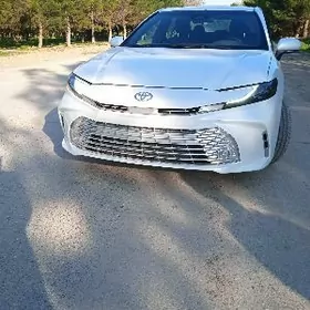 Toyota Camry Hybrid 2025