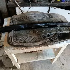 Под капотная резина.