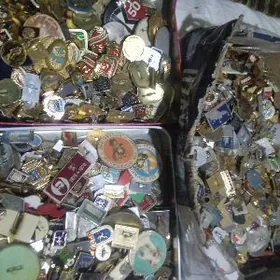 значки СССР  10000 штук