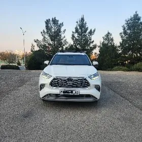 Toyota Highlander 2021