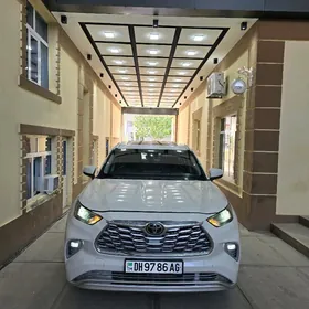 Toyota Highlander 2021