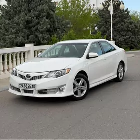Toyota Camry 2014