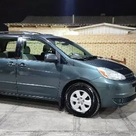 Toyota Sienna 2004