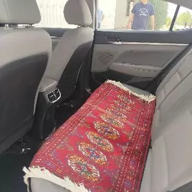 Hyundai Elantra 2019