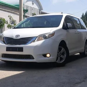 Toyota Sienna 2016