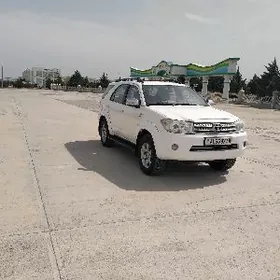 Toyota Fortuner 2010