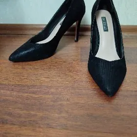 ТУФЛИ ЖЕНСКИЕ НА КАБЛУКЕ Б/У