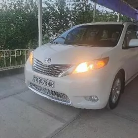 Toyota Sienna 2011