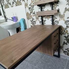 маникюрный стол