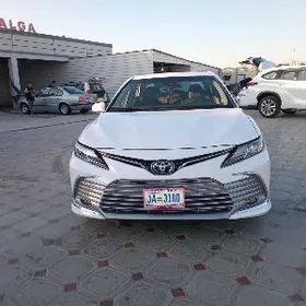 Toyota Camry 2021