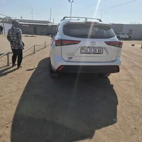 Toyota Highlander 2021