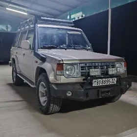 Mitsubishi Pajero 1990