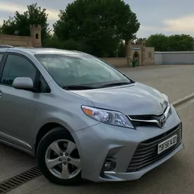 Toyota Sienna 2016
