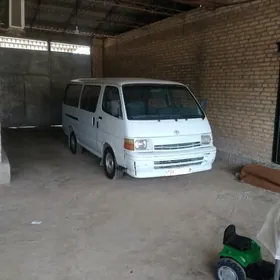 Toyota Hiace 1990
