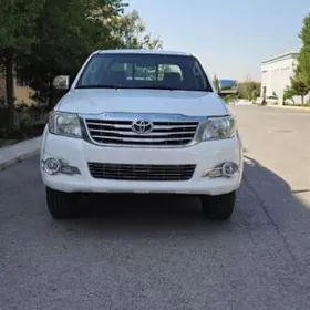 Toyota Hilux 2013