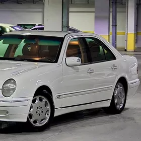 Mercedes-Benz E320 2001