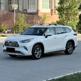 Toyota Highlander 2021