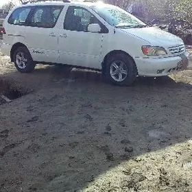 Toyota Sienna 2002
