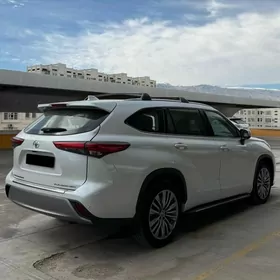 Toyota Highlander 2022