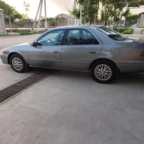 Toyota Camry 2001