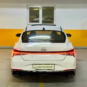 Hyundai Elantra 2022