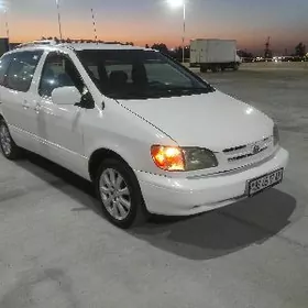 Toyota Sienna 1999