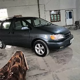 Toyota Sienna 2001