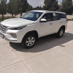 Toyota Fortuner 2024