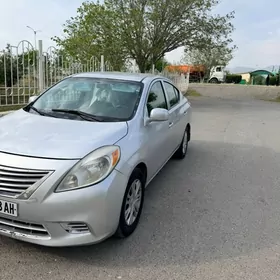 Nissan Versa 2011