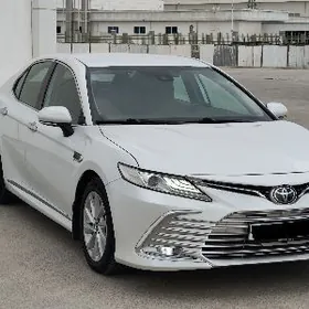Toyota Camry 2021