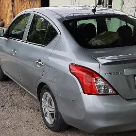 Nissan Versa 2011