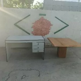 Письменный  и журнальный столы