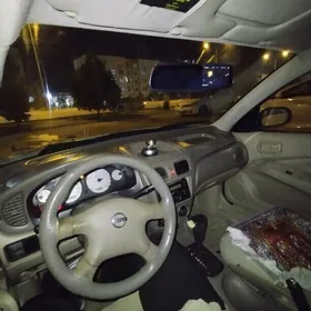 Nissan Sunny 2010