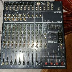 YAMAHA EMX5014c Pult