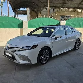 Toyota Camry 2021