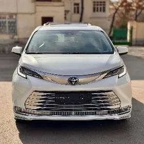 Toyota Sienna 2022