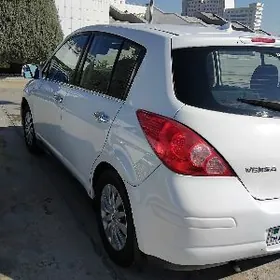 Nissan Versa 2012
