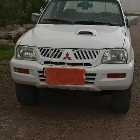 Mitsubishi L200 2004