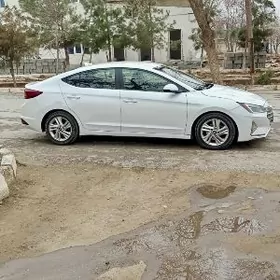 Hyundai Elantra 2020