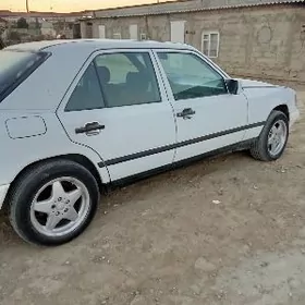 Mercedes-Benz 300E 1987