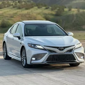 Toyota Camry 2021