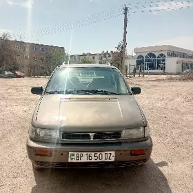 Mitsubishi Chariot 1993