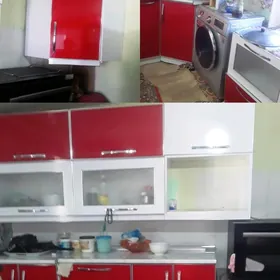 кухонный гарнитур,стол ,велик