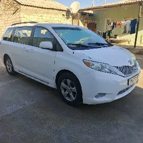 Toyota Sienna 2011