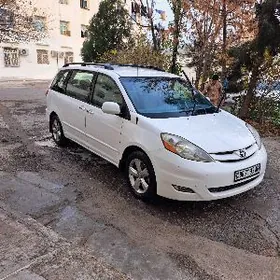 Toyota Sienna 2008